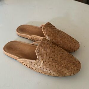Olukai leather slides- sz 9